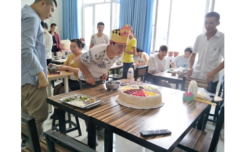 火紅六月，濃情生日會(huì)